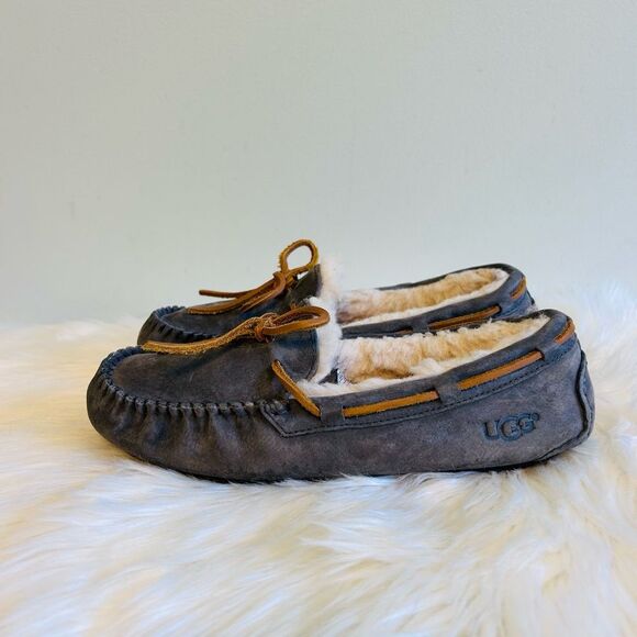 UGG Dakota Shearling Wool Cozy Pewter Gray Moccasin Slippers! ❤️ - Picture 2 of 6